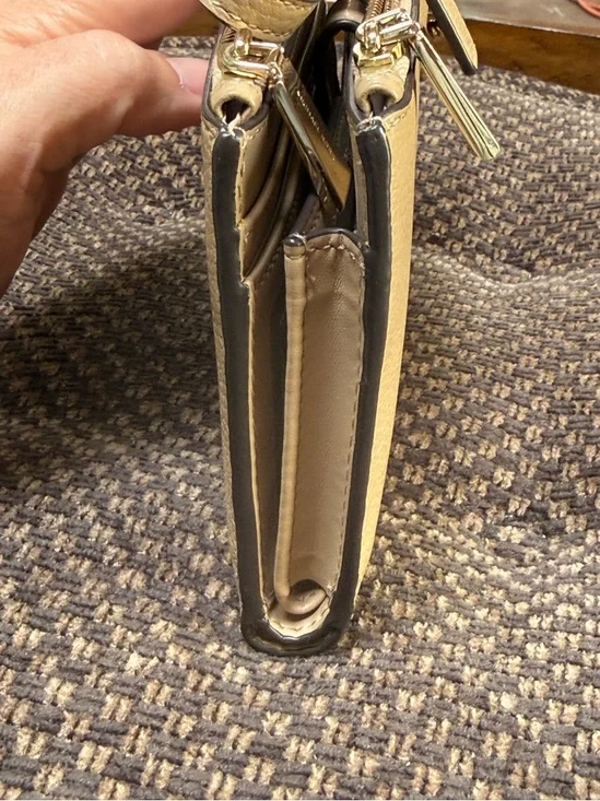 Michael Kors Jet Set Large Zip Clutch Wallet wristlet w/pebbled leather. - Picture 16 of 16